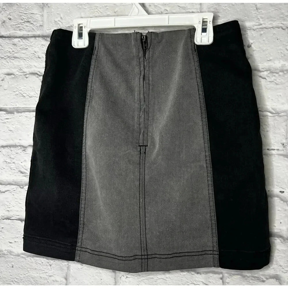 Free People modern femme colorblock black and gray mini skirt, size 8. - Picture 5 of 7